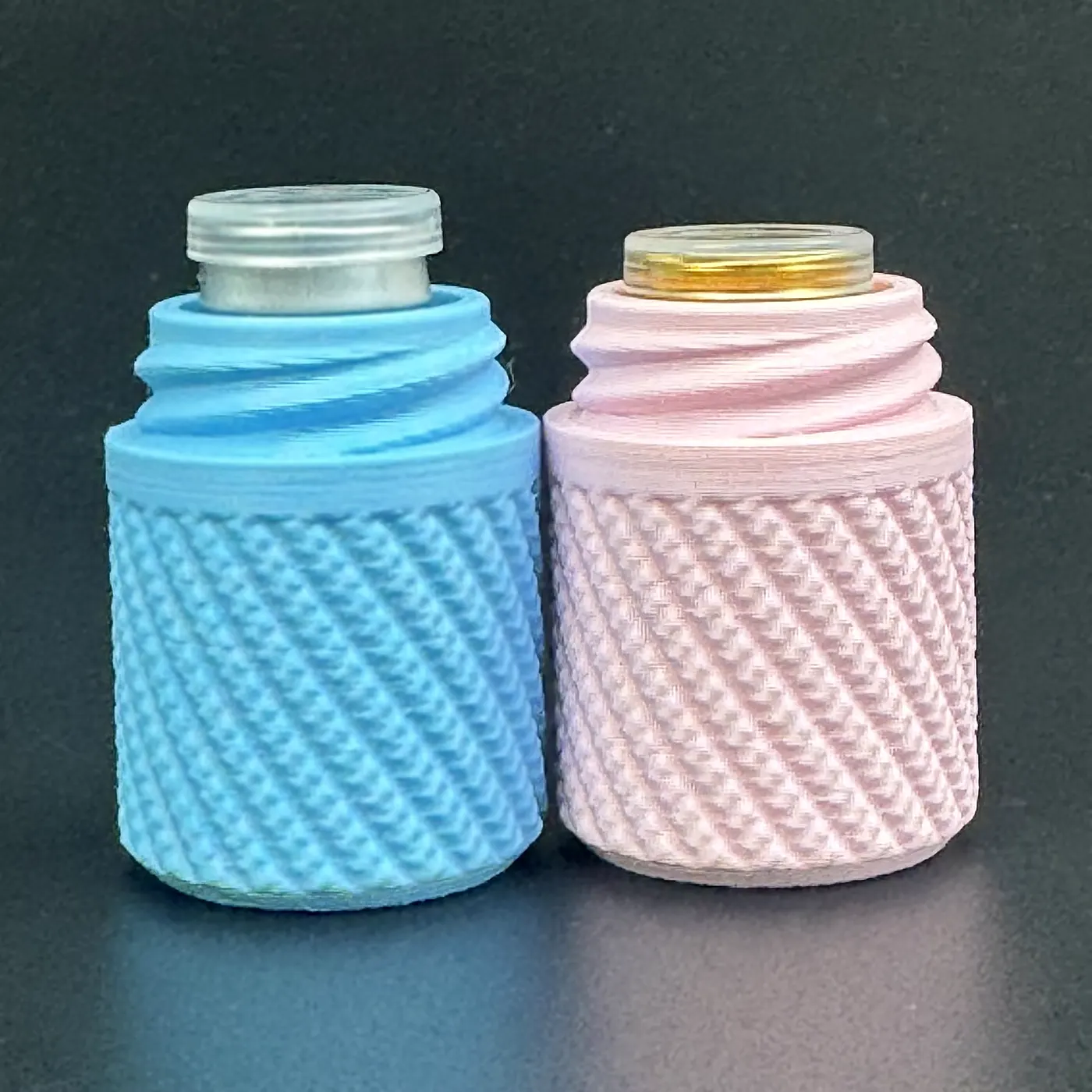 screw thread detail of the single vial holder lid